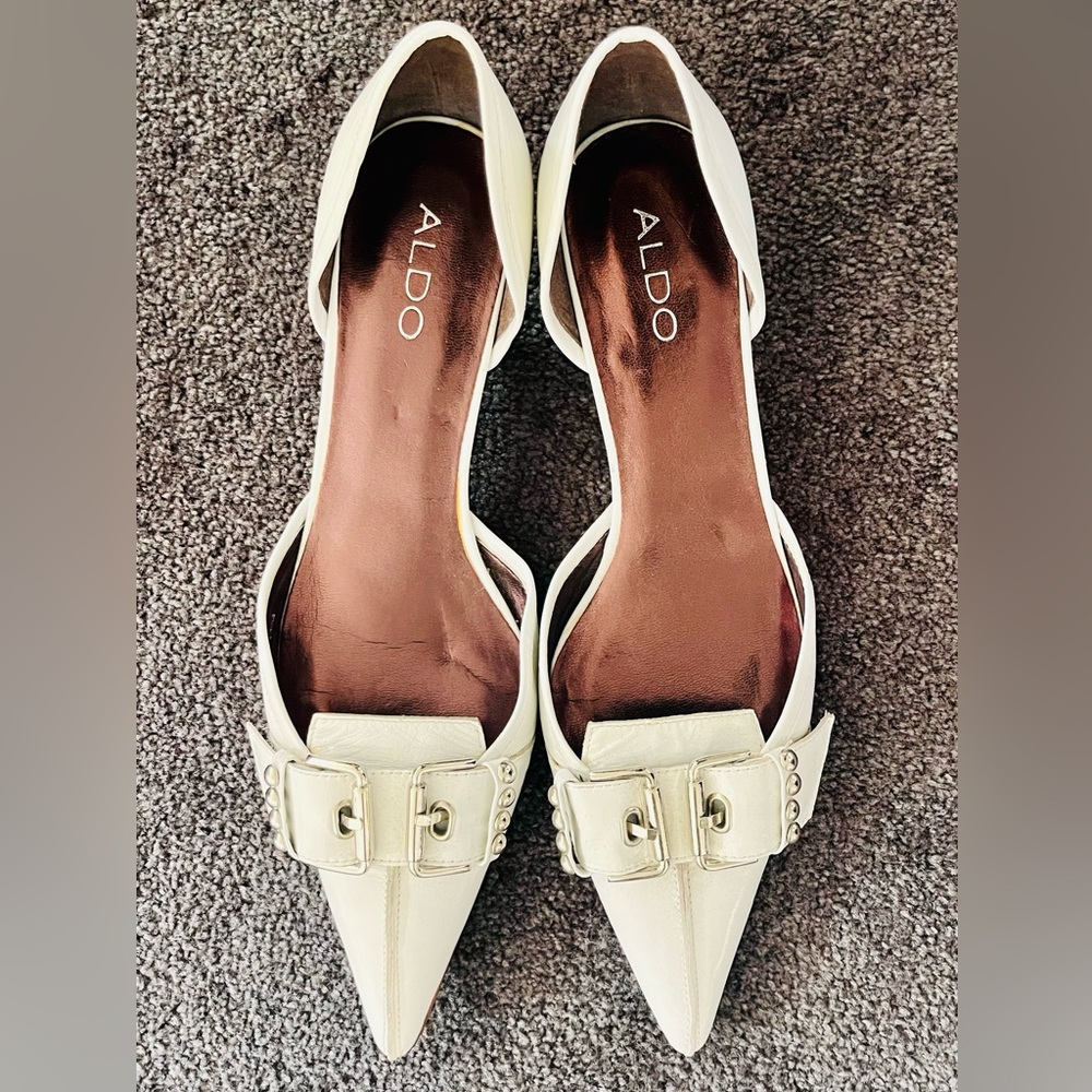 Classic & Funky Vintage White Leather Aldo Shoes with Silver Stud Accents 🌷